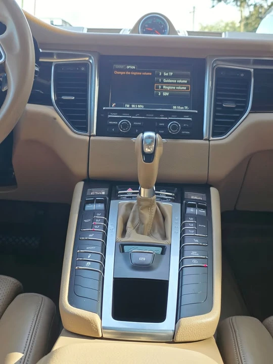 2015 Porsche Macan - Image 17 of 18
