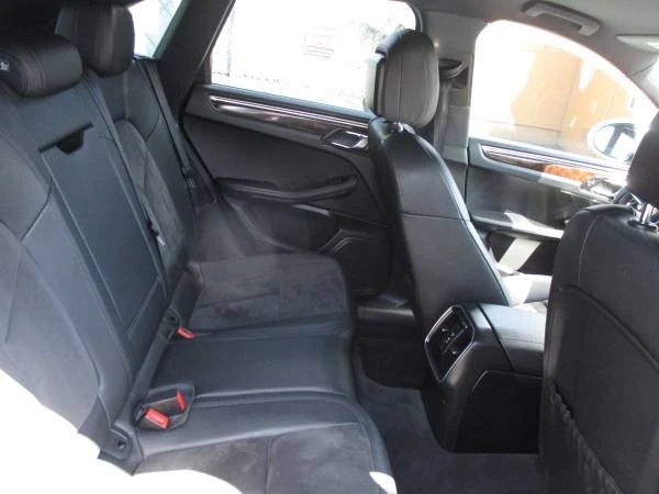 2015 Porsche Macan - Image 15 of 18