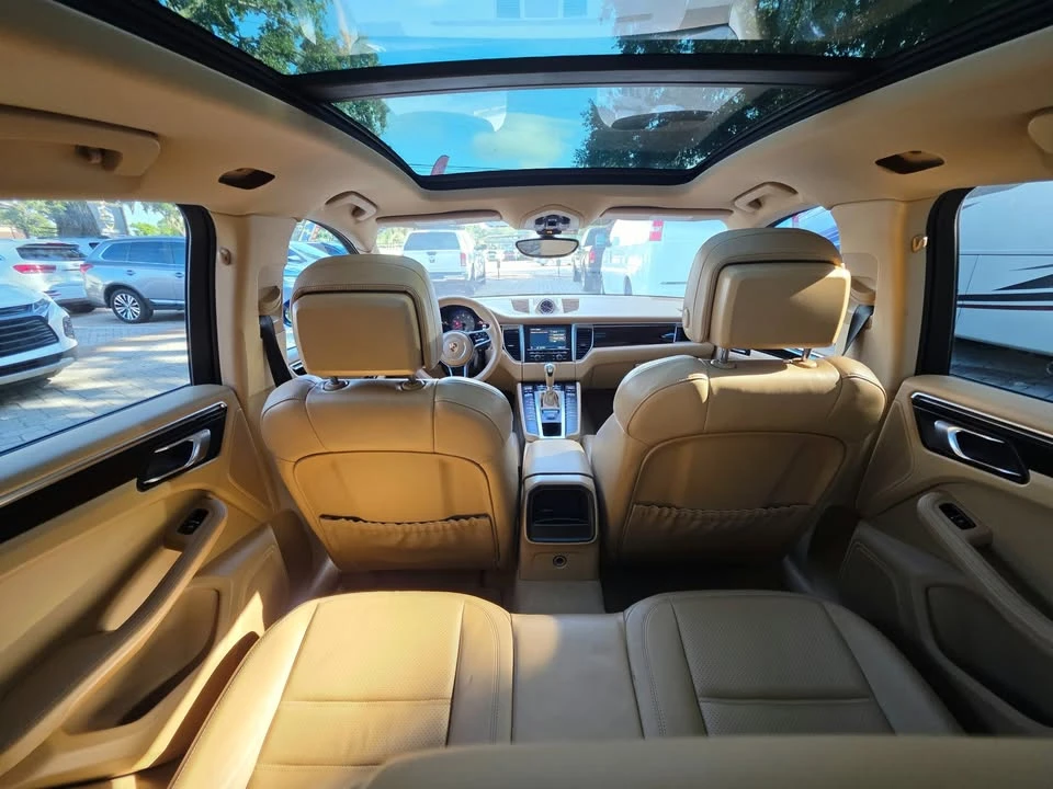 2015 Porsche Macan - Image 14 of 18