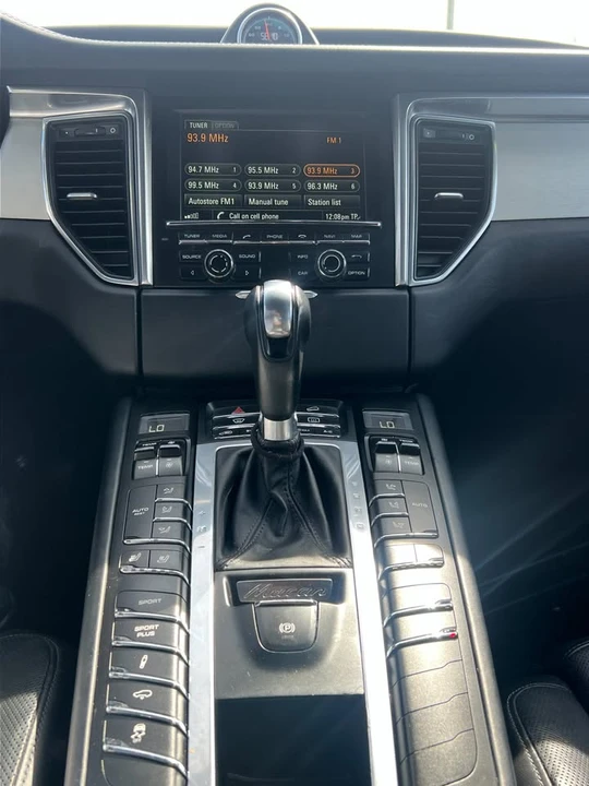 2015 Porsche Macan - Image 15 of 18