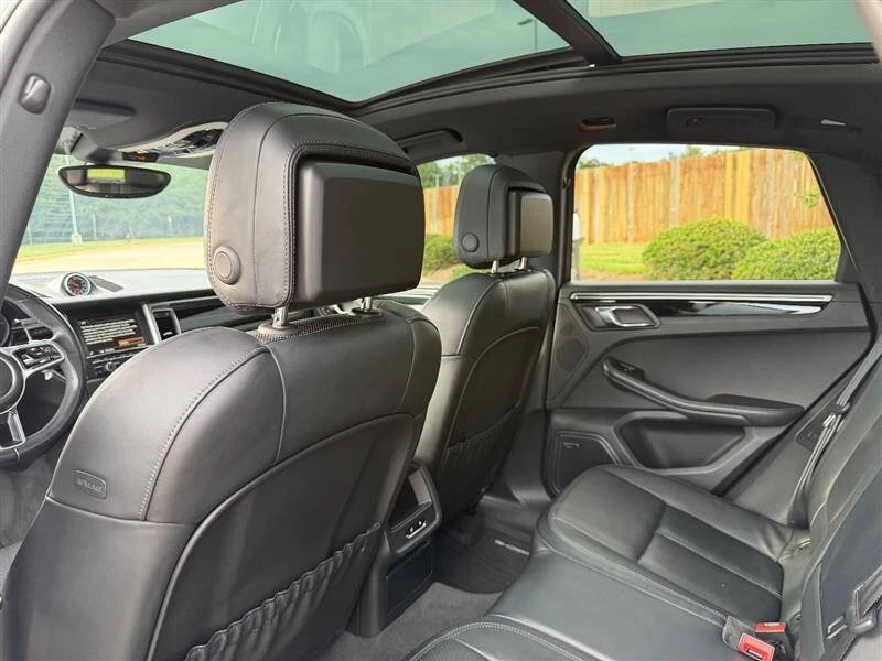 2015 Porsche Macan - Image 15 of 20