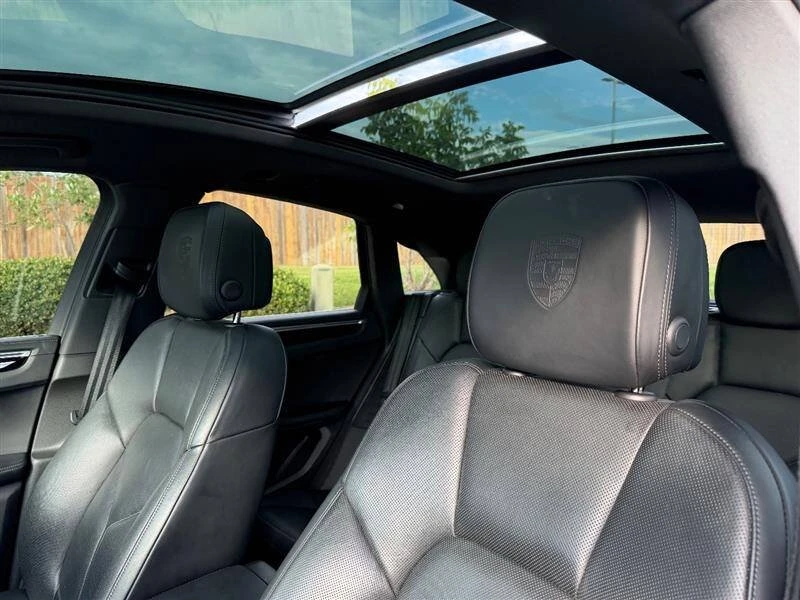 2015 Porsche Macan - Image 10 of 20