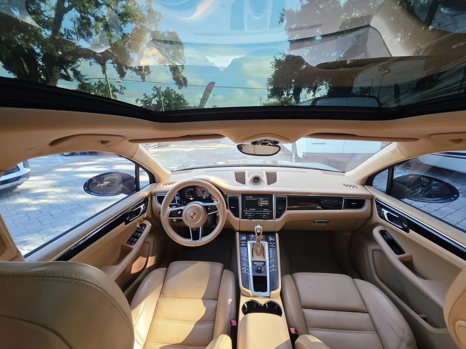 2015 Porsche Macan - Image 16 of 18