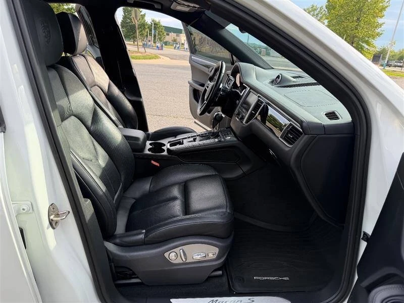 2015 Porsche Macan - Image 18 of 20