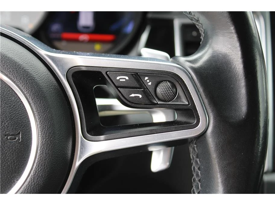 2015 Porsche Macan - Image 19 of 20