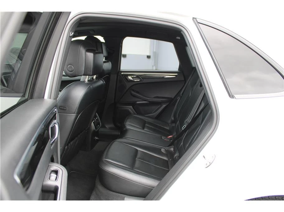 2015 Porsche Macan - Image 12 of 20