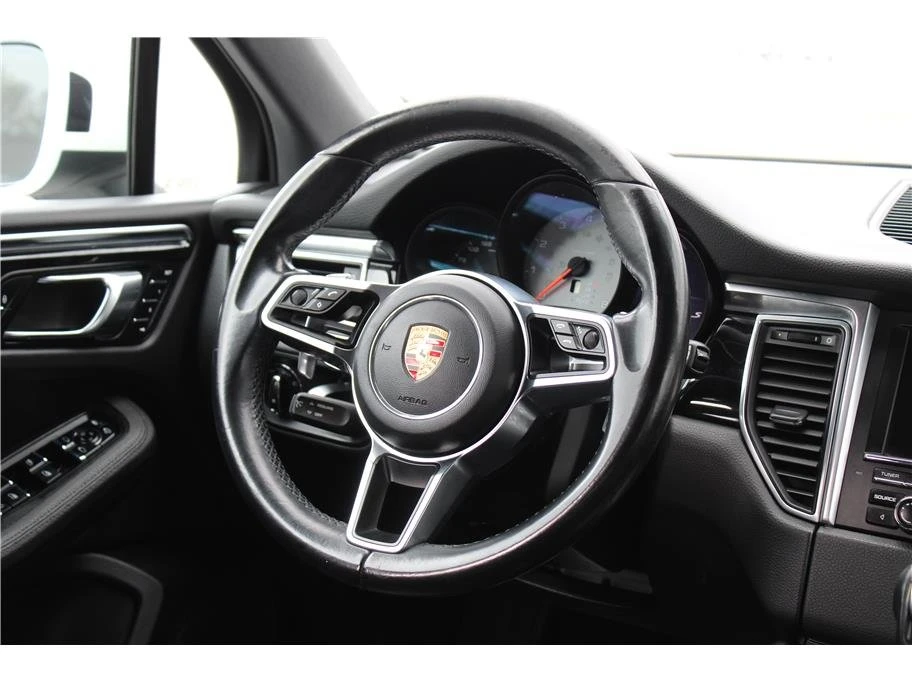 2015 Porsche Macan - Image 16 of 20