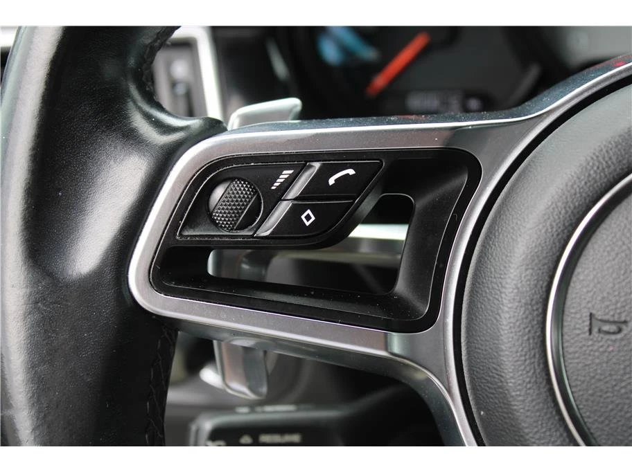 2015 Porsche Macan - Image 18 of 20