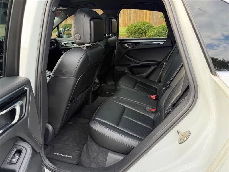 2015 Porsche Macan - Image 13 of 20