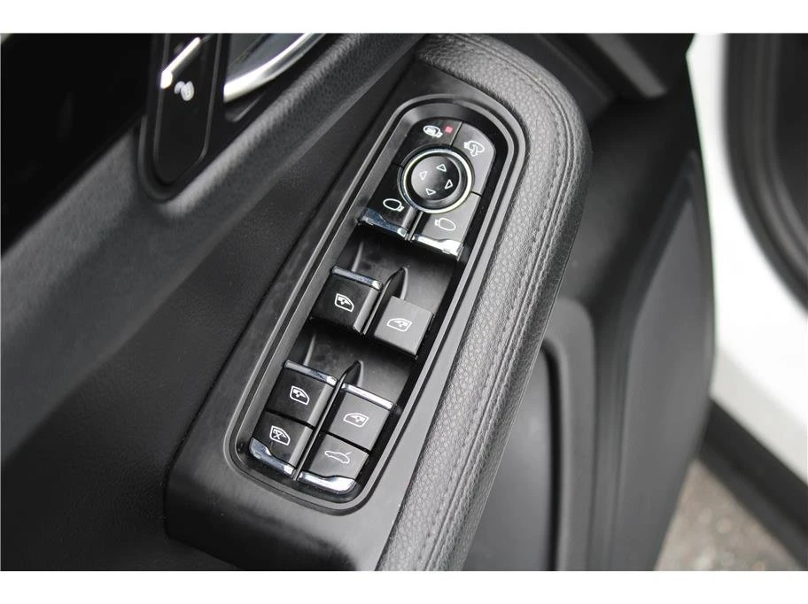 2015 Porsche Macan - Image 13 of 20