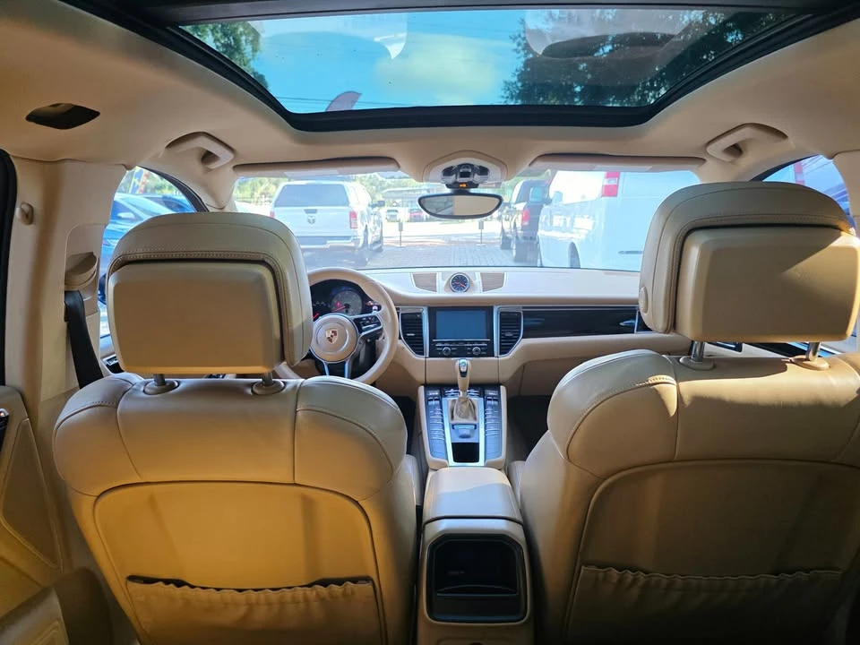 2015 Porsche Macan - Image 15 of 18