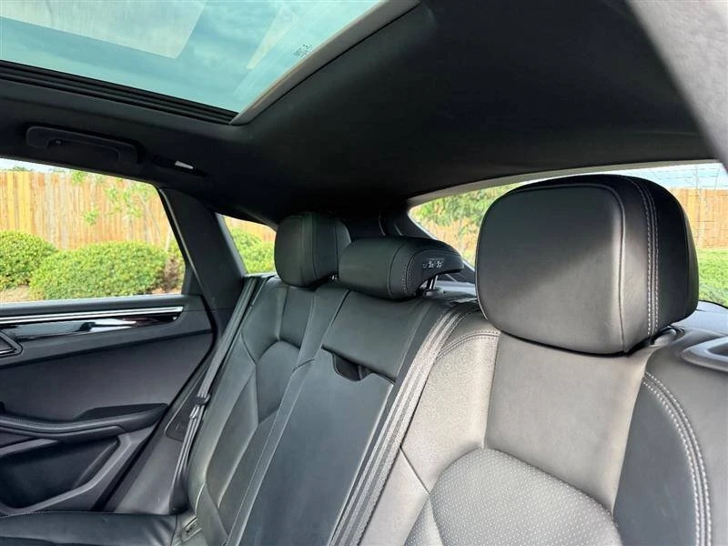 2015 Porsche Macan - Image 14 of 20