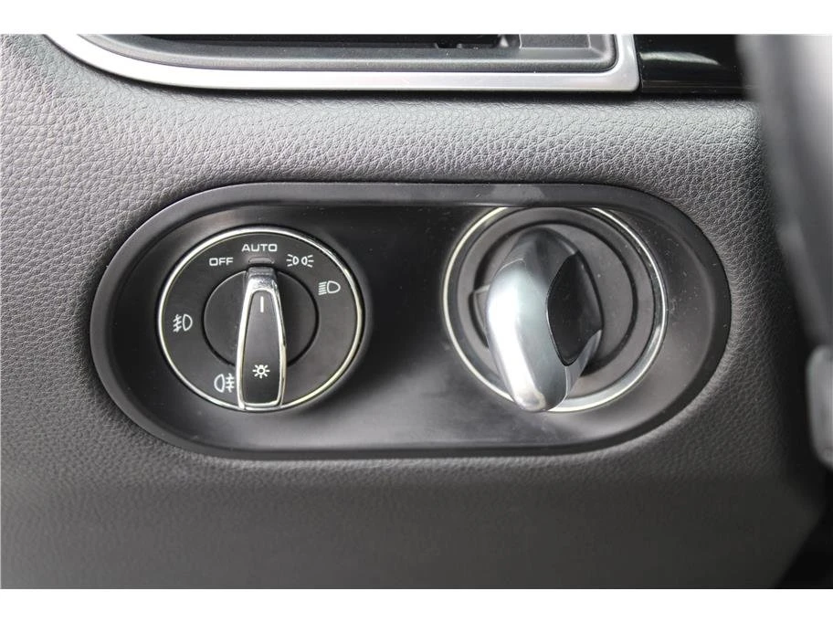 2015 Porsche Macan - Image 15 of 20