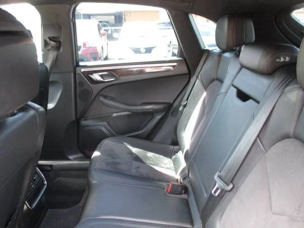2015 Porsche Macan - Image 17 of 18
