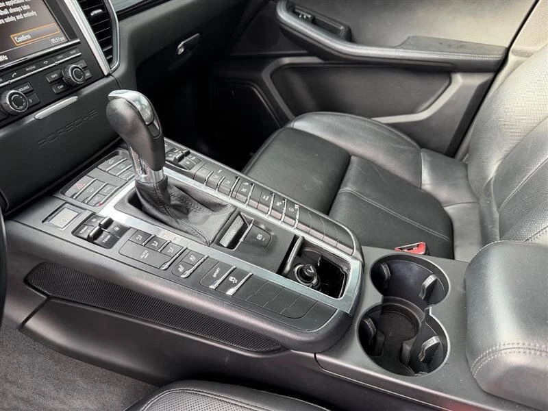 2015 Porsche Macan - Image 11 of 20