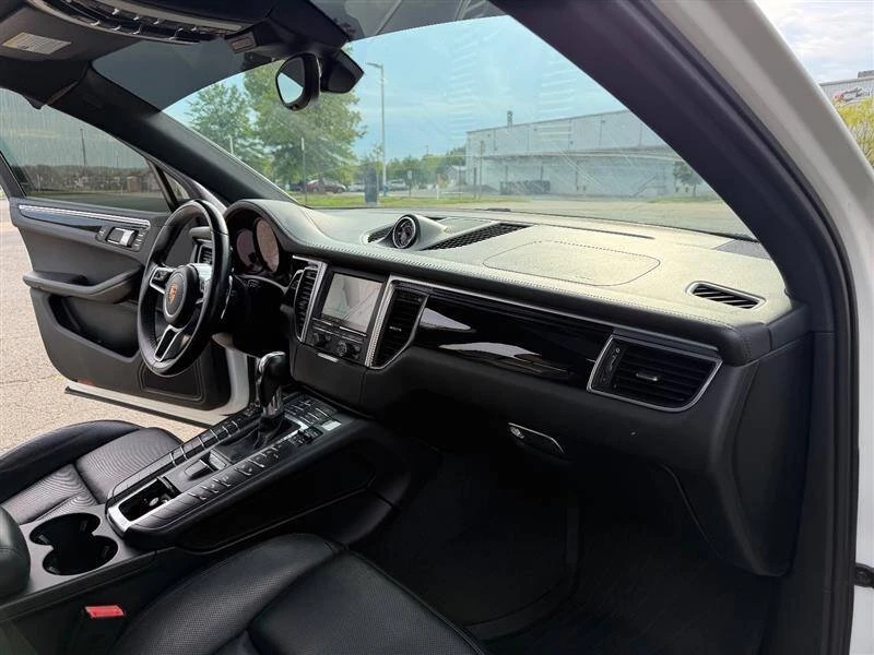 2015 Porsche Macan - Image 19 of 20