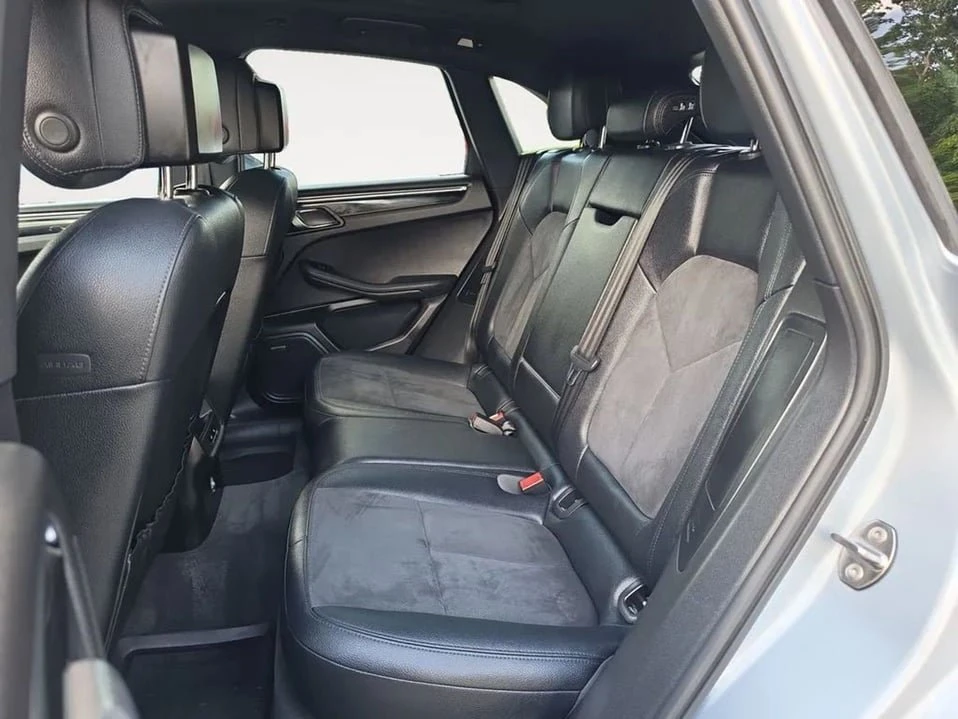 2015 Porsche Macan - Image 13 of 18