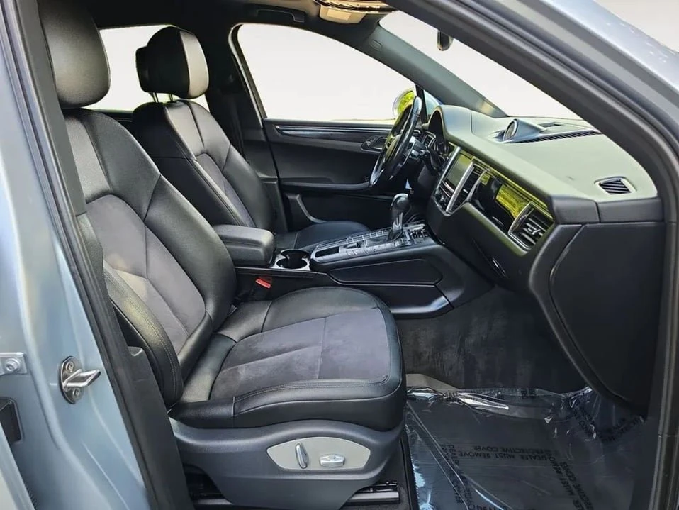 2015 Porsche Macan - Image 15 of 18
