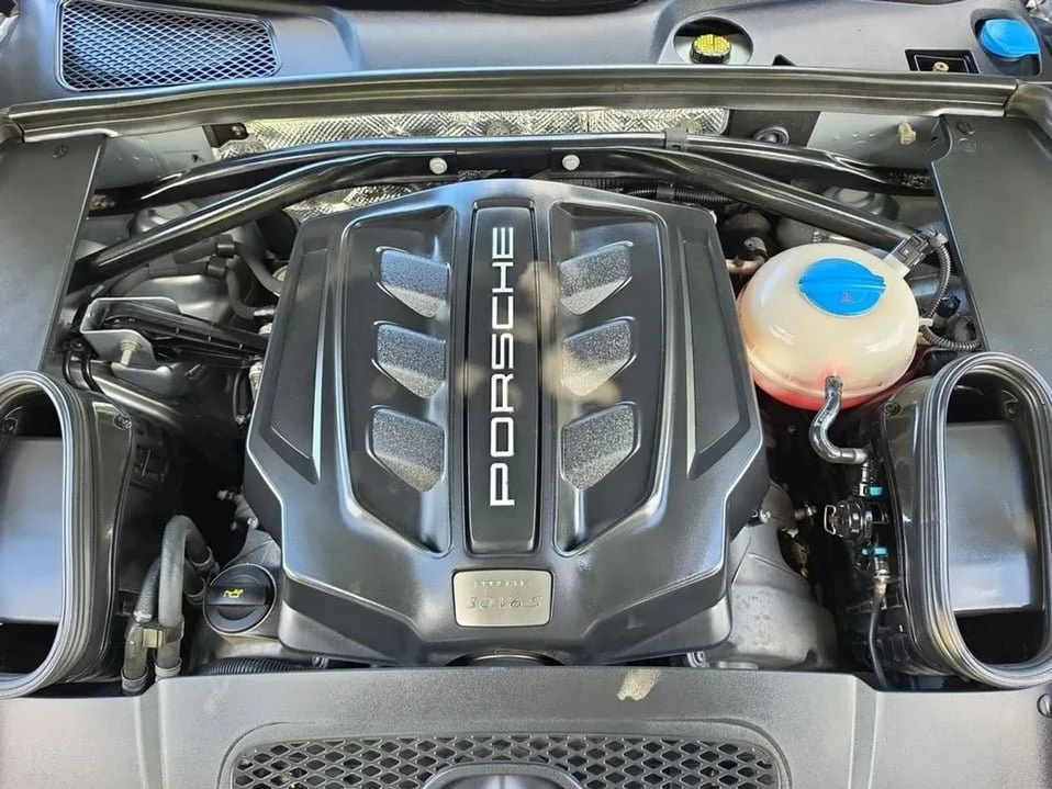 2015 Porsche Macan - Image 17 of 18
