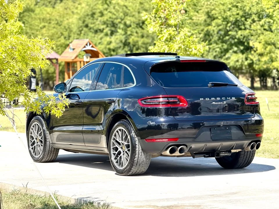 2015 Porsche Macan - Image 11 of 18