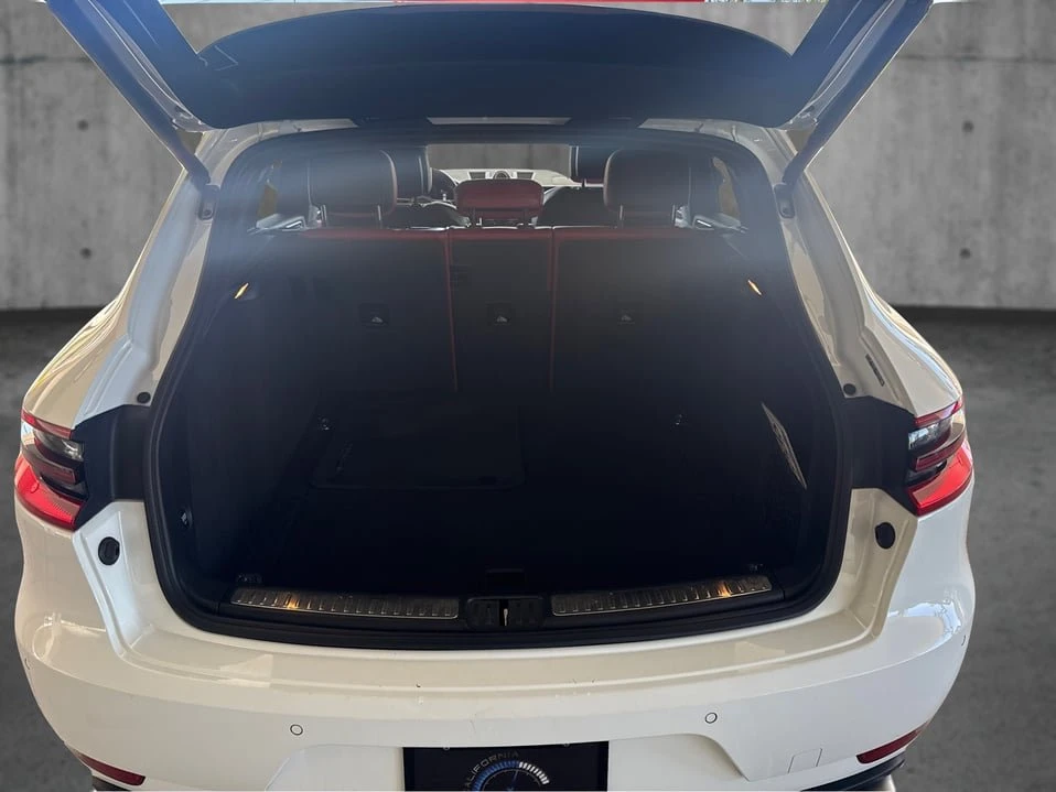 2015 Porsche Macan - Image 13 of 20