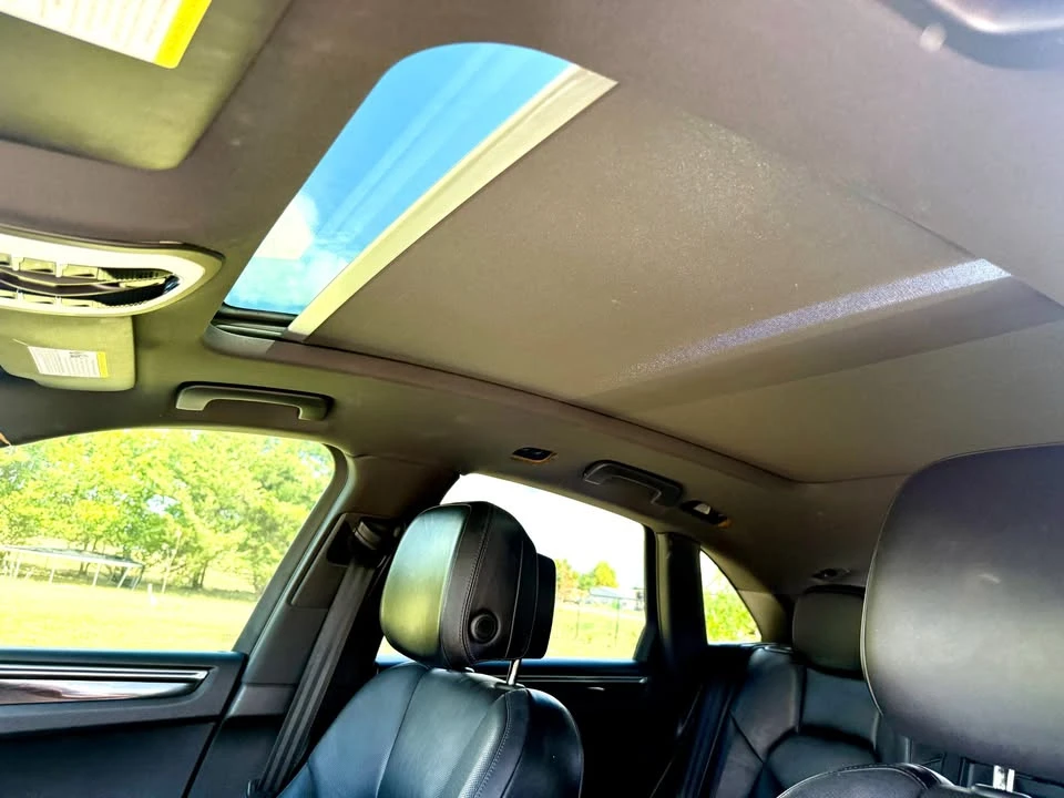 2015 Porsche Macan - Image 15 of 18