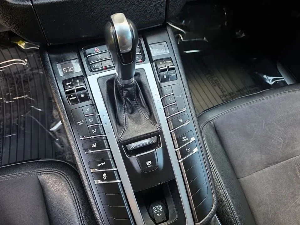 2015 Porsche Macan - Image 16 of 18