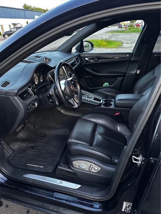 2015 Porsche Macan - Image 9 of 12