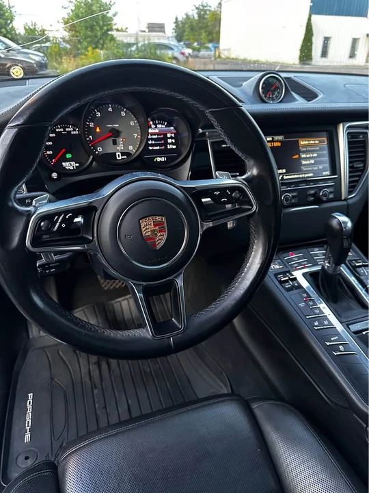 2015 Porsche Macan - Image 8 of 12