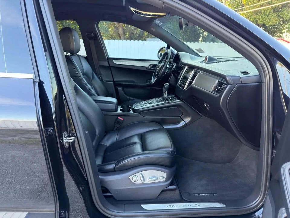 2015 Porsche Macan - Image 18 of 20