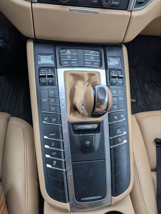 2015 Porsche Macan S - Image 10 of 13
