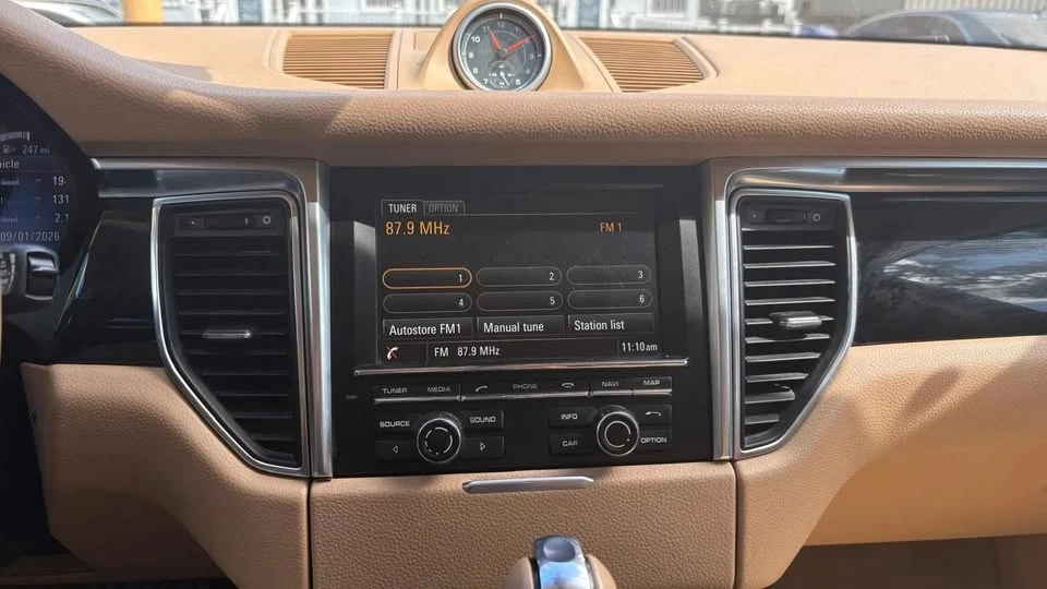 2015 Porsche Macan - Image 10 of 13