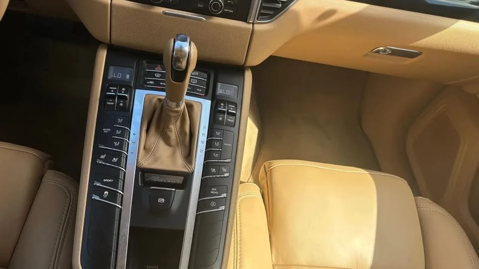 2015 Porsche Macan - Image 9 of 13