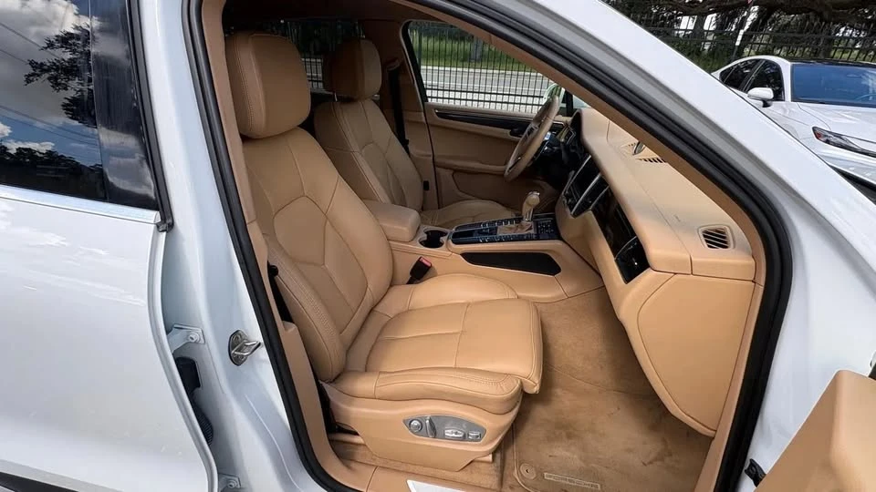 2015 Porsche Macan - Image 11 of 13