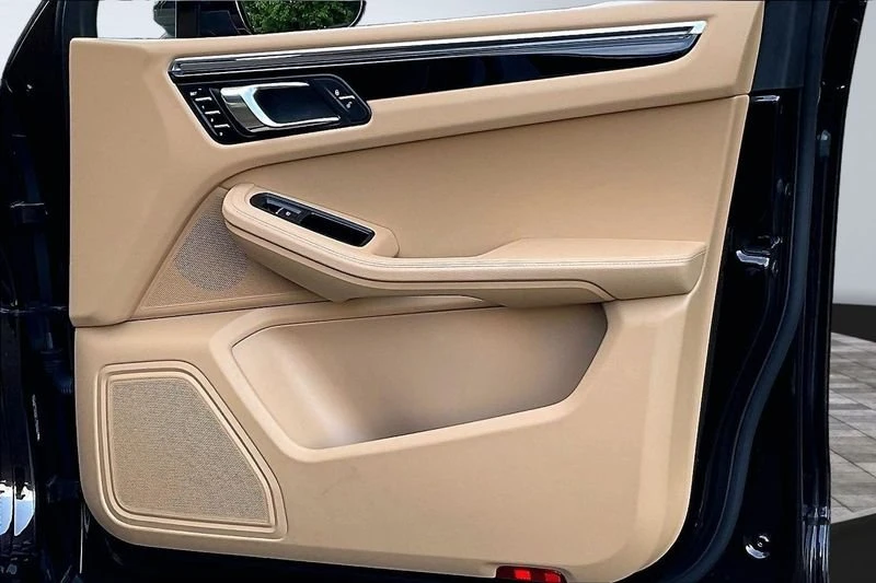 2015 Porsche Macan - Image 17 of 20