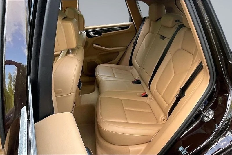 2015 Porsche Macan - Image 18 of 20