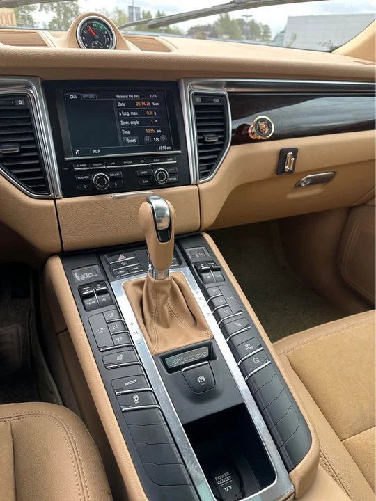 2015 Porsche Macan - Image 8 of 12