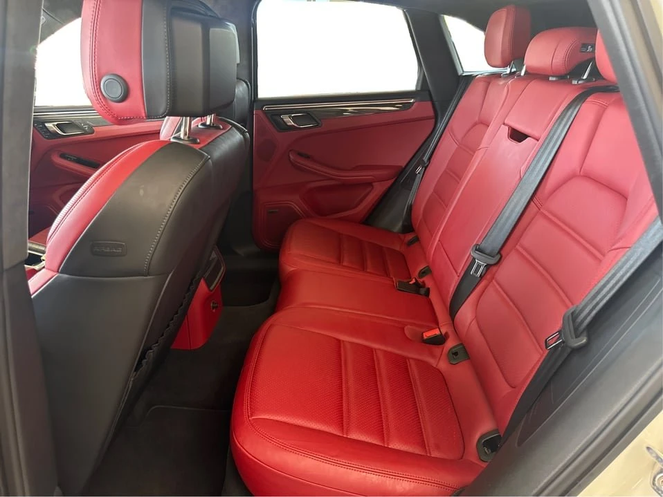 2015 Porsche Macan - Image 10 of 20