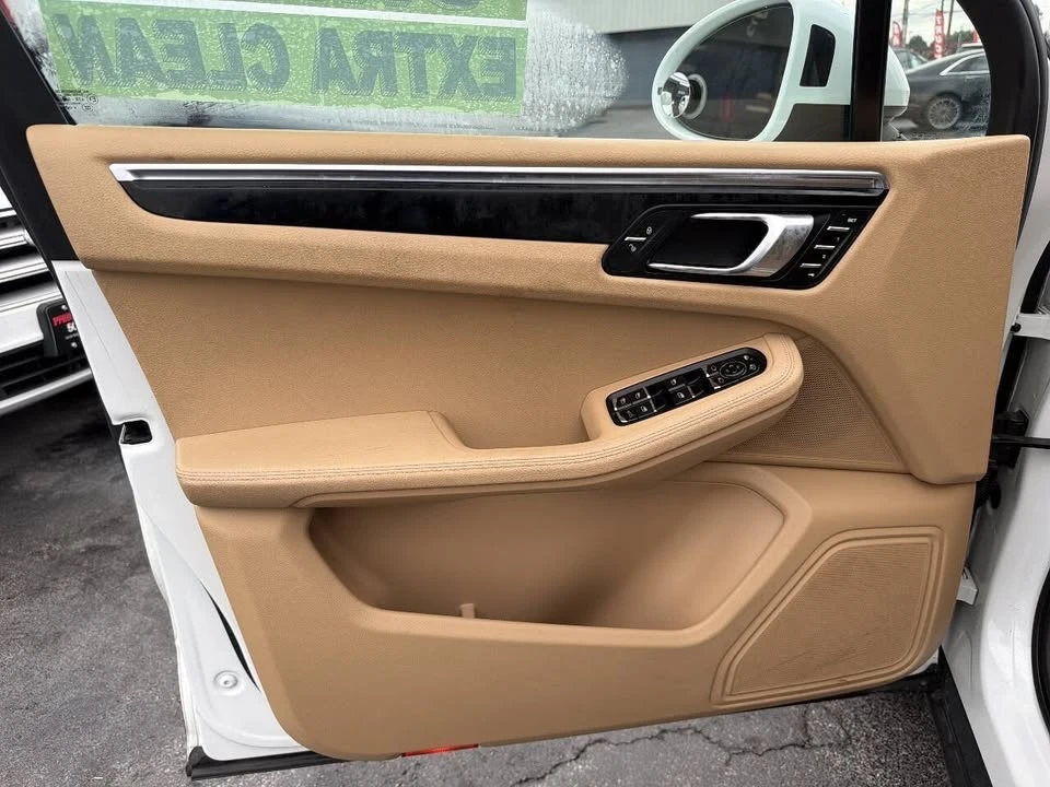 2015 Porsche Macan - Image 18 of 20