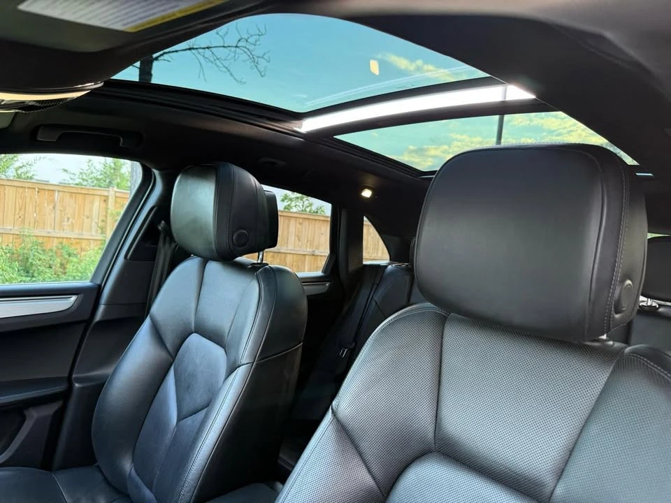 2015 Porsche Macan - Image 18 of 20