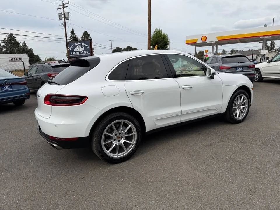 2015 Porsche Macan - Image 9 of 20