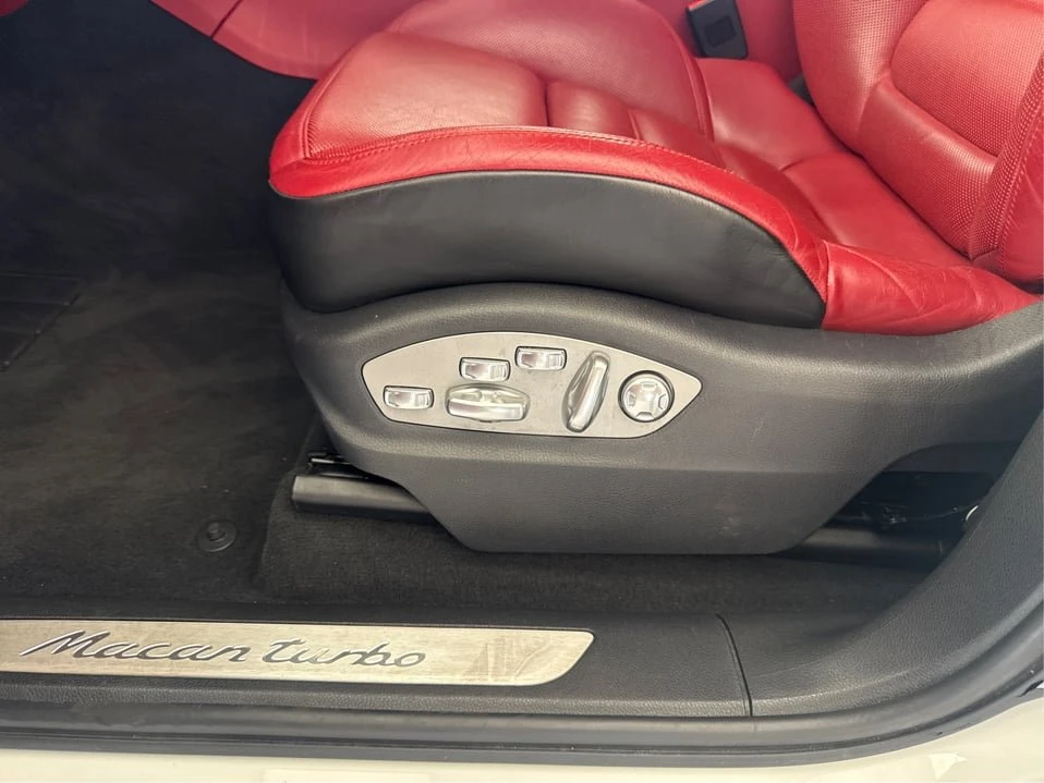 2015 Porsche Macan - Image 19 of 20