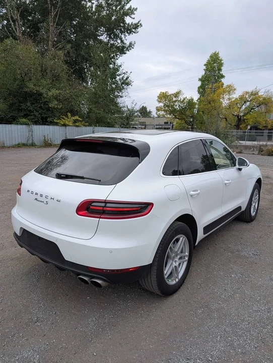 2015 Porsche Macan - Image 9 of 12