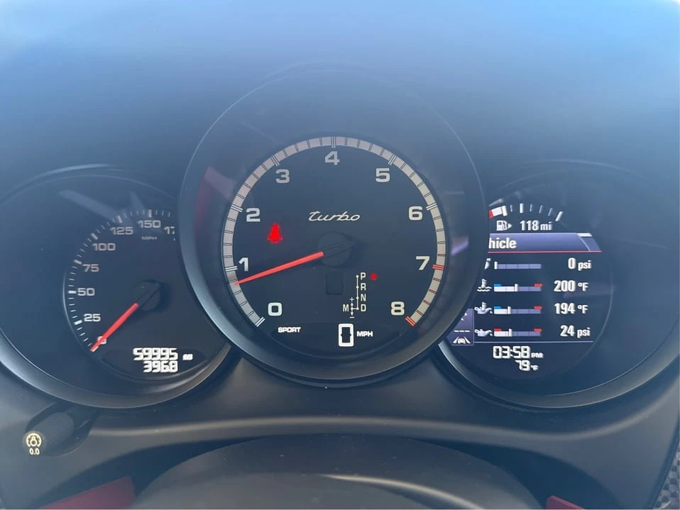 2015 Porsche Macan - Image 16 of 20