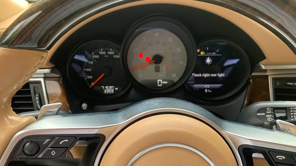 2015 Porsche Macan - Image 12 of 12