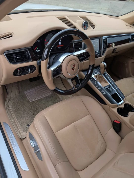 2015 Porsche Macan - Image 10 of 12