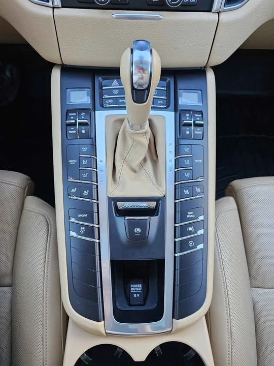 2015 Porsche Macan S - Image 8 of 10