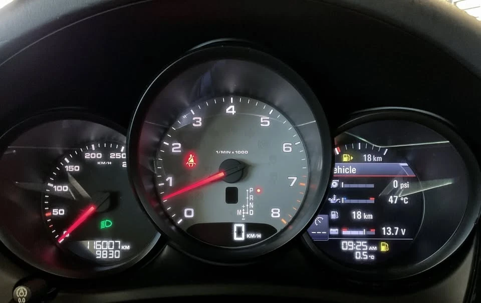 2015 Porsche Macan S - Image 10 of 20
