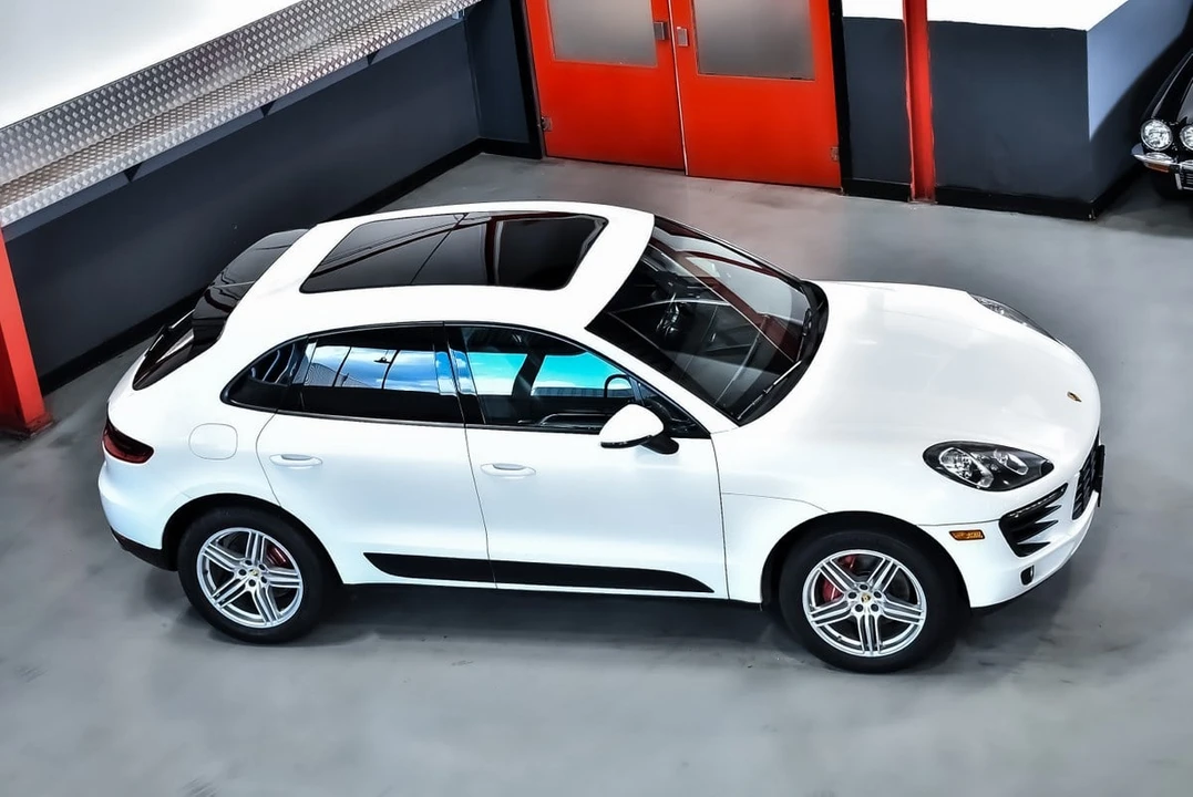 2015 Porsche Macan S - Image 18 of 30