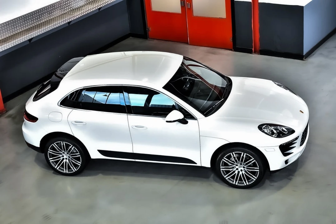 2015 Porsche Macan S - Image 18 of 30